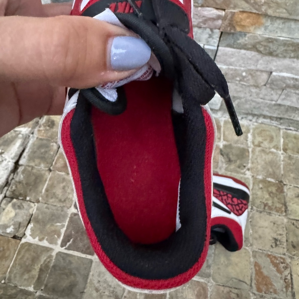 Kids Red and WhiteNike air jordans - Picture 6 of 7